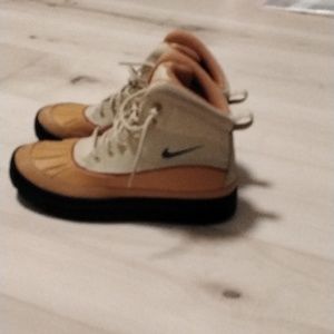 Brand New - Woodside II Nike Boots Unisex Boys Girls
